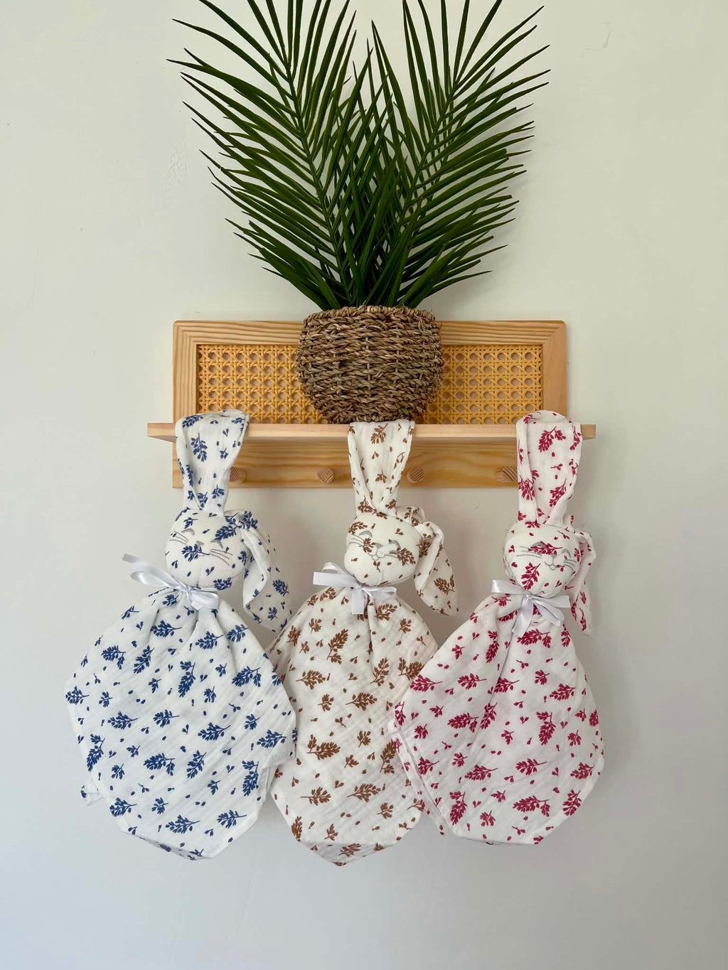 Doudou lapin feuilles
